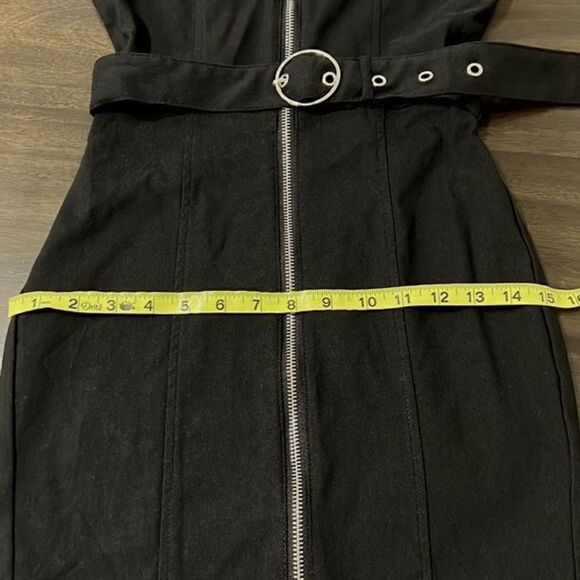 Mini black dress with short sleeves - Picture 9 of 10